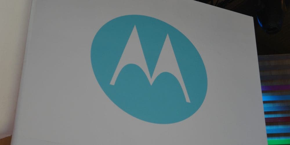 Motorola patent reveals foldable Moto Razr with clamshell form factor